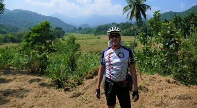 Andrew Lindsay Cycling on the  tour with redspokes